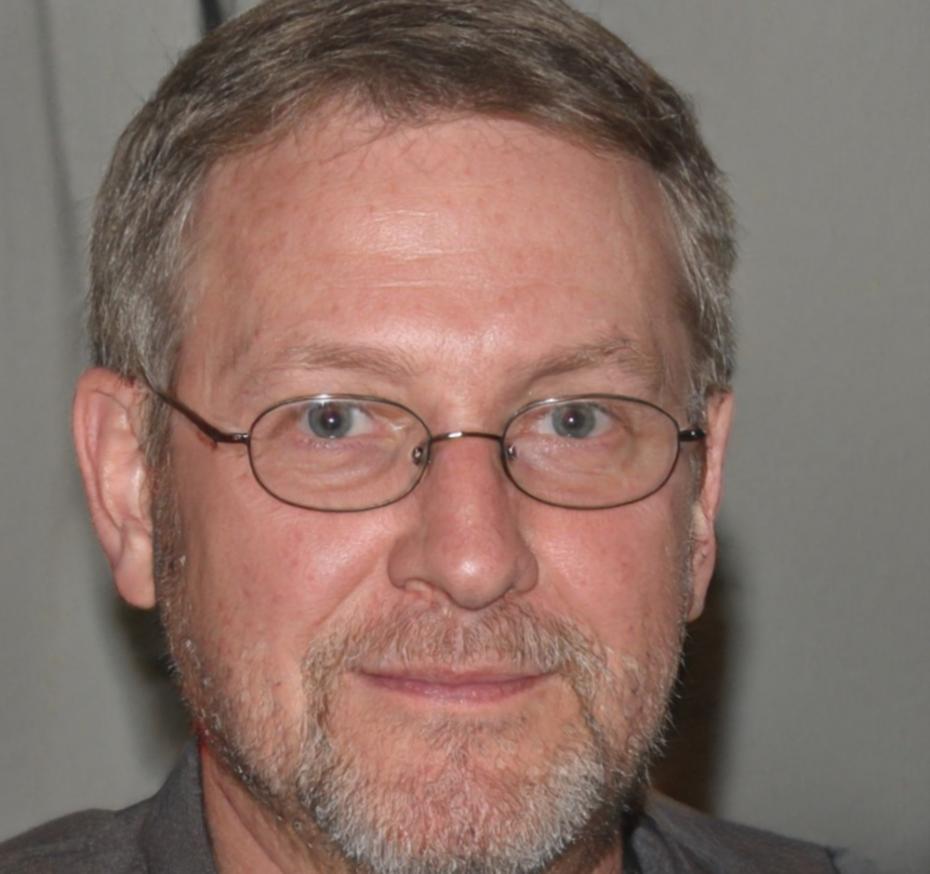 Facilitador guiando ejercicios de comunicación asertiva