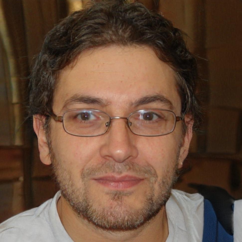 Participante trabajando en ejercicios de autoevaluación